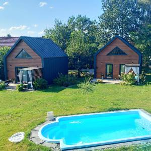 a house with a swimming pool in the yard at Eleonor Accommodation in Liszki