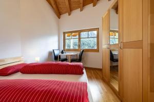 Postel nebo postele na pokoji v ubytování Trü-Sura Nr. 9 + 13 fotografií