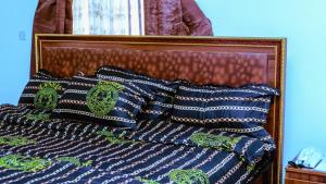 Voodi või voodid majutusasutuse Select Winsome 1 Room, 1 King-sized Bed toas