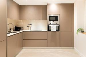 A kitchen or kitchenette at OT Residence 5 bedrooms 4 bathrooms luxury apartment in Old Town