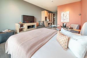 Televízia a/alebo spoločenská miestnosť v ubytovaní hirschen dornbirn - das boutiquestyle hotel - skyrelax & wellness im rooftop