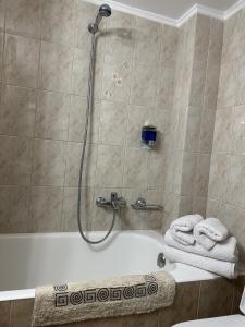 Ένα μπάνιο στο LY Deluxe Apartment Athens