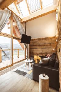 Posedenie v ubytovaní Apartament Stary Drewniany Białka Ski Resort -obok Termy Bania i Kotelnica