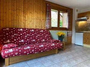 Kuchyňa alebo kuchynka v ubytovaní Charmant appartement à Châtel, proche du centre avec Multi Pass été 2024 à 3€/jour/personne - FR-1-693-35