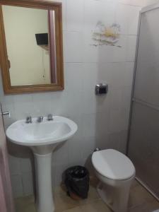 Ett badrum på Pousada Samambaia SL