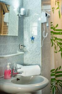 a bathroom sink with a mirror and a towel at Biały Domek in Międzybrodzie Bialskie