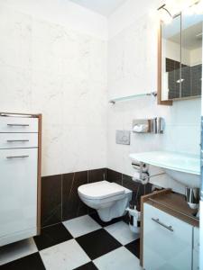 A bathroom at La Scala Apartments