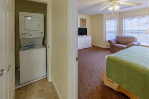 TV i/ili zabavni centar u objektu Holiday Inn Club Vacations Oak n Spruce Resort in the Berkshires