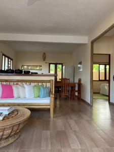 a living room with a bed and a dining room at Casa Nice Trancoso in Trancoso
