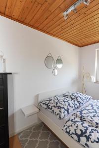 a bedroom with a bed and a wooden ceiling at Tolle Wohnung mit Panoramablick in Weinheim