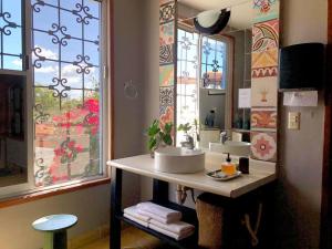 a bathroom with two sinks and a mirror at Casa Eugenia 35 / Centro Histórico in Campeche