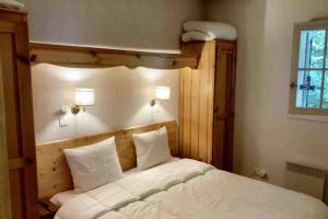 Giường trong phòng chung tại Residence le Grand Panorama - with garden & view