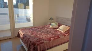 Giường trong phòng chung tại Aspromonte Departamentos