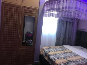 Postel nebo postele na pokoji v ubytování Christine's Airbnb