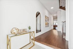 巴里Barrie Luxe, Pool Table 6 BR 6 BA Custom Design A+ Location的相册照片