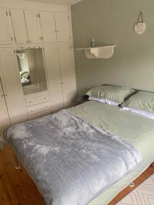 En eller flere senger på et rom på Garrenmore Lodge B&B