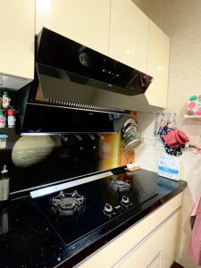 Cucina o angolo cottura di 宜蘭包棟民宿 安娜貝絲 獨棟l KTV唱到飽l電動麻將l全套廚房l看電影l遊戲機l 烤肉BBQ l國旅卡特約