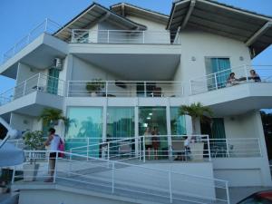 people on the balconies of a house at Camboinhas Beach Pousada in Niterói