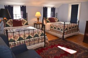 Ένα ή περισσότερα κρεβάτια σε δωμάτιο στο Cornwall Inn