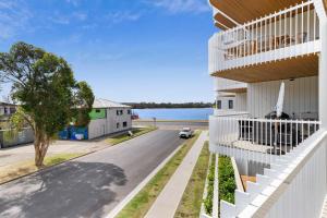 a view of a building from the street at Ohana Apartments 103 in Batemans Bay
