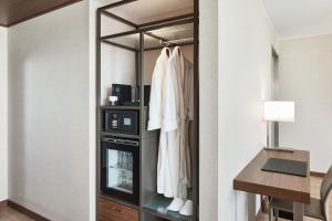 Cucina o angolo cottura di AC Hotel Phoenix Biltmore