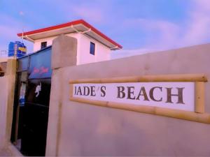 een bord dat zegt dames strand aan de zijkant van een gebouw bij PRIVATE COLLECTION 贅沢 Jade's Beach Villa 별장 Cebu-Olango An exclusive private beach secret in Lapu Lapu City