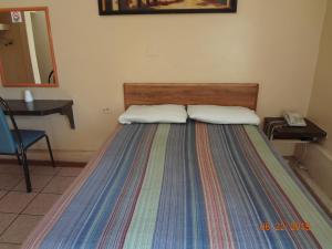 Ein Bett oder Betten in einem Zimmer der Unterkunft Hotel Olivia