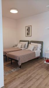 a bedroom with two beds in a room at dimora Spine Bianche in Matera