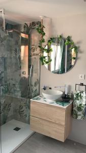 a bathroom with a sink and a mirror at Habitación New York - 5 Torres in Madrid