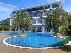 Bazén v ubytování KEP BAY HOTEL & RESORT nebo v jeho okolí