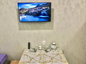 Μια τηλεόραση ή/και κέντρο ψυχαγωγίας στο Comfort Apartments +3 φωτογραφίες