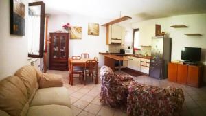 a living room with a couch and a kitchen at Residenza Il Conte in Nocera Umbra