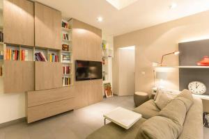 a living room with a couch and a tv at Tortona Citylife Washington M4 in Milan