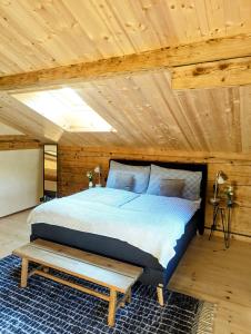 a bedroom with a bed and a wooden ceiling at Chalet Grittelihus, large bathroom, Lots of living space, nahe Interlaken in Diemtigen