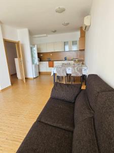 Η κουζίνα ή μικρή κουζίνα στο Apartments in Princess Residence +169 φωτογραφίες
