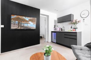 a living room with a kitchen and a table with an umbrella at La suite Eilat in Eilat