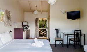 Postel nebo postele na pokoji v ubytování Anchor Lodge Motel + 37 fotografií