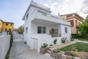 Το κτήριο όπου στεγάζεται  το διαμέρισμα