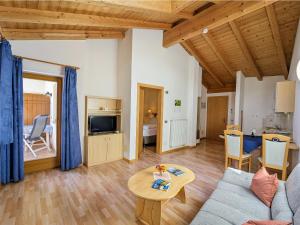 a living room with a couch and a table at Residence Töglhof in Funes