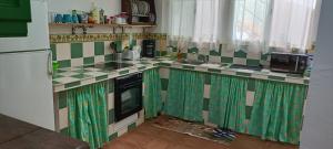 A kitchen or kitchenette at Habitación matrimonial en un bajo baño compartido Areas compartidas