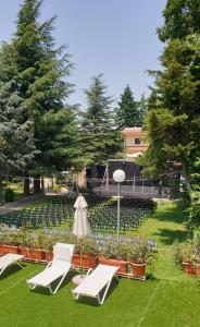 Aed väljaspool majutusasutust Il Castagneto Hotel