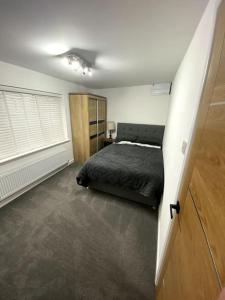 a bedroom with a bed in the middle of it at Modern 2 bedroom town centre apartment in Tamworth in Tamworth