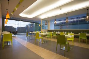 Veitingastaður eða matsölustaður á Zest Jemursari by Swiss-Belhotel International