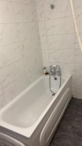Et badeværelse på Grey Eagle Apartments Shoreditch