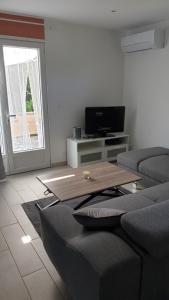 Μια τηλεόραση ή/και κέντρο ψυχαγωγίας στο CASA BELLA +4 φωτογραφίες