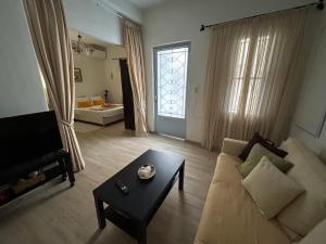 A bed or beds in a room at Cozy house with backyard at Iraklio Attikis