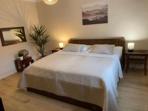 Ένα ή περισσότερα κρεβάτια σε δωμάτιο στο STING Apartments Havířov