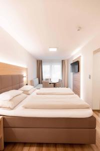 En eller flere senge i et værelse på Hotel Das Walchsee