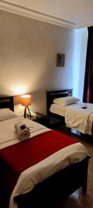 Tempat tidur dalam kamar di Tamrah Suites Hotel