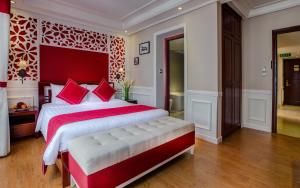 Katil atau katil-katil dalam bilik di La Beaute De Hanoi Hotel